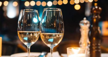 2 wine glass with white wine in the table